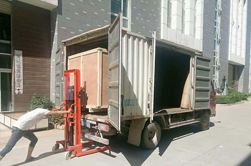 南昌客戶SMT設(shè)備專車送貨，貨到上門安裝調(diào)試