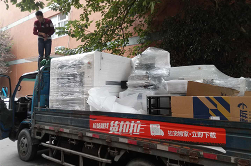 昆山客戶SMT設(shè)備專車送貨，貨到上門(mén)安裝調(diào)試