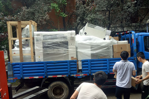 合肥客戶SMT設(shè)備專(zhuān)車(chē)送貨，貨到上門(mén)安裝調(diào)試