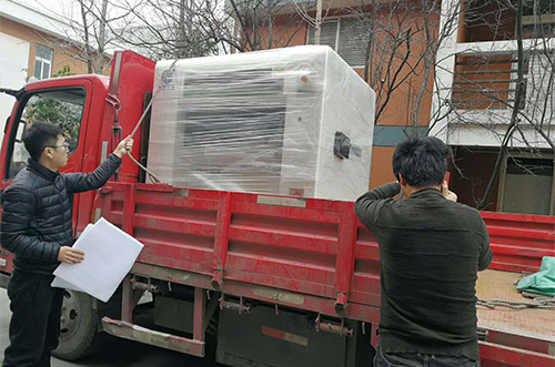 臺州客戶SMT設(shè)備專車送貨，貨到上門安裝調(diào)試